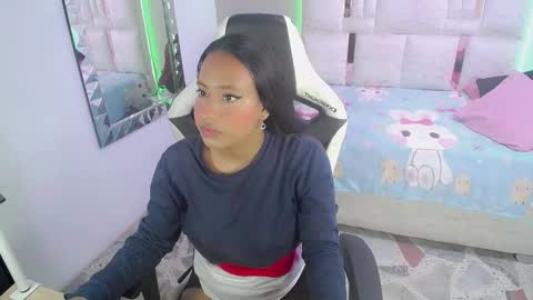 mia_nicol_ online show from 02/05/25, 12:47