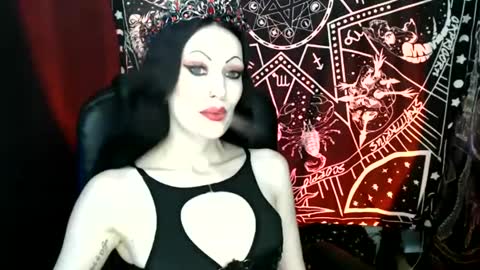 MissMoonDoll online show from 11/25/24, 04:48