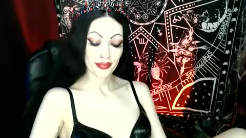 MissMoonDoll online show from 11/27/24, 03:43