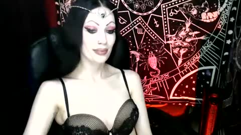 MissMoonDoll online show from 01/04/25, 07:07