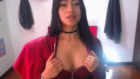 Nataly Escobar online show from 11/29/24, 01:36