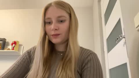 Nicole online show from 11/19/24, 01:29