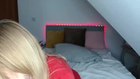 nicolelinharts online show from 12/11/24, 05:50