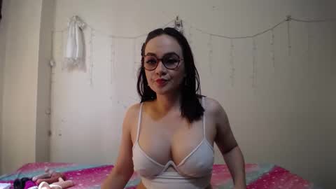 nicolle_sky online show from 11/27/24, 05:42