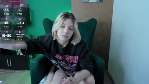 Nora Cutie u online show from 12/20/24, 12:32