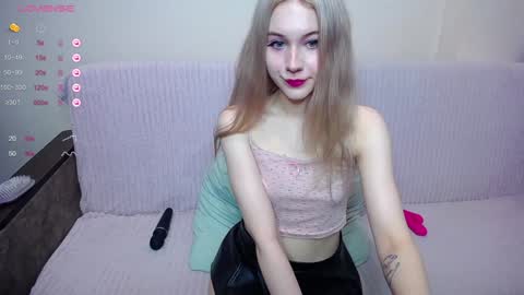 olivia_graceee online show from 11/15/24, 09:36