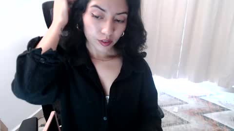 oliviaaa__ online show from 11/25/24, 07:33