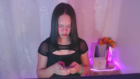 pinay_shawnx online show from 11/25/24, 12:06