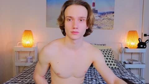 Jesse Rickoshort hair online show from 12/12/24, 02:43