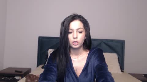 Raisa online show from 12/15/24, 11:41