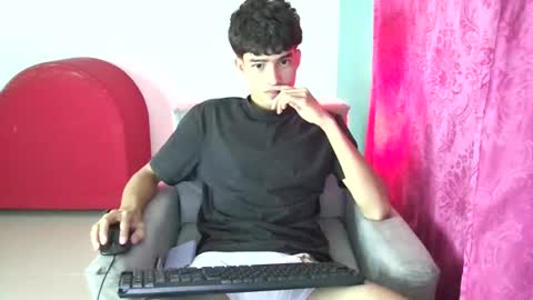 ronald_skinnysex1 online show from 12/12/24, 06:17