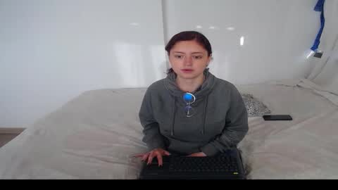 samantha_red31 online show from 12/06/24, 12:40