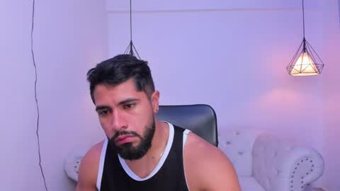 santiago_huntt online show from 11/11/24, 10:36