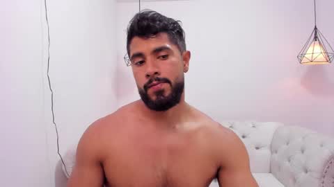 santiago_huntt online show from 11/28/24, 11:14