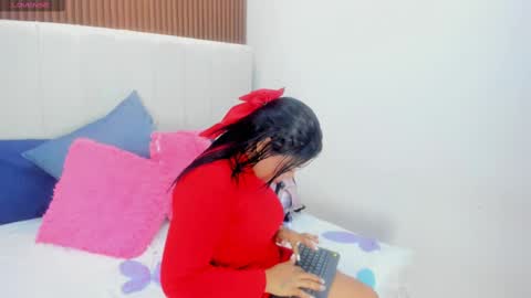 saraa_eevans online show from 01/23/25, 12:44