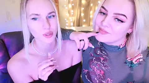 sashaandchloe online show from 12/20/24, 12:05