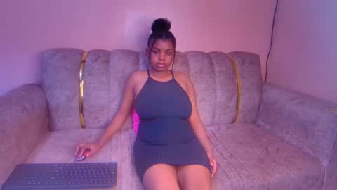 sexyyred_ online show from 12/04/24, 05:50