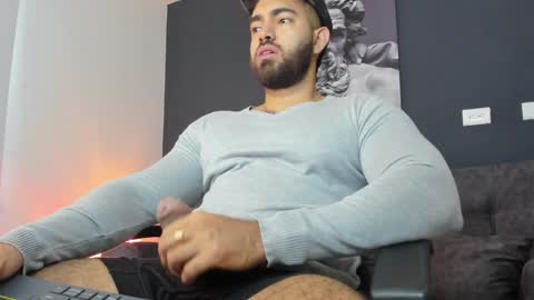 simon_leon01 online show from 12/05/24, 11:37