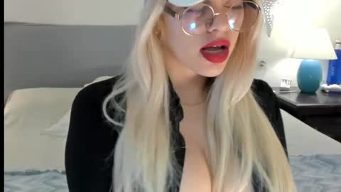 sofia_monet online show from 12/06/24, 07:58