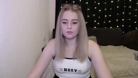 sofia_rosemary online show from 11/27/24, 10:42