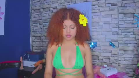 sofiacastillo01 online show from 01/10/25, 12:45