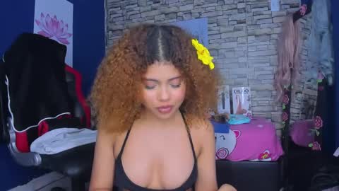 sofiacastillo01 online show from 12/06/24, 12:47