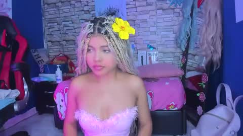 sofiacastillo01 online show from 01/03/25, 12:34