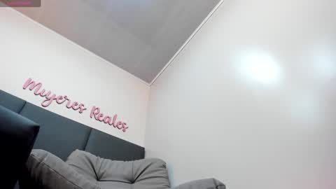 sophieharris__ online show from 12/18/24, 10:09