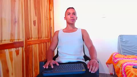 steven_modelo69 online show from 12/15/24, 12:47