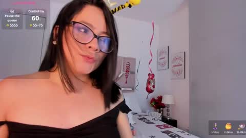 sweetgia_ online show from 12/21/24, 11:44