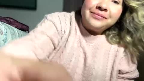 Snapshot of Tara Lynn Xx chatting on 01/05/25, 12:36 Dani independent model online show from 01/05/25, 12:36