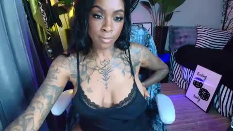 Tatted Queen online show from 01/01/25, 11:19