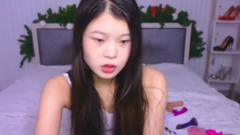 tina__kim online show from 12/26/24, 05:18