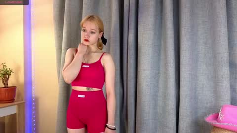 Hey hey Im Megan Pvt open. Im very glad to see you here online show from 11/11/24, 03:18