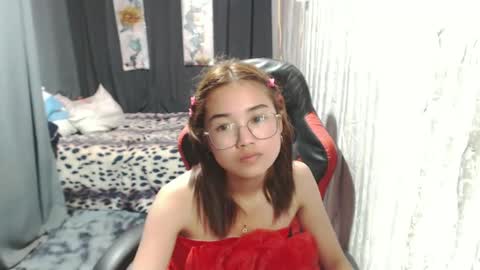 urlovelychinita online show from 11/22/24, 05:17