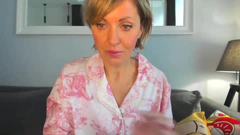 valeriehughs online show from 01/10/25, 07:56