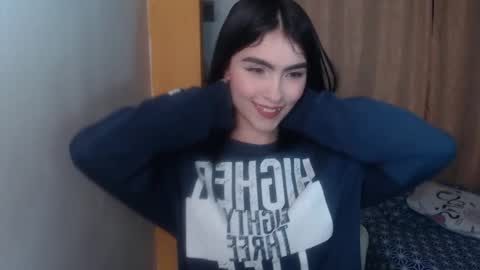 victoriia_henao_ online show from 11/23/24, 05:17