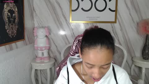 violeth_b online show from 11/23/24, 12:53