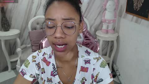 violeth_b online show from 12/07/24, 12:39