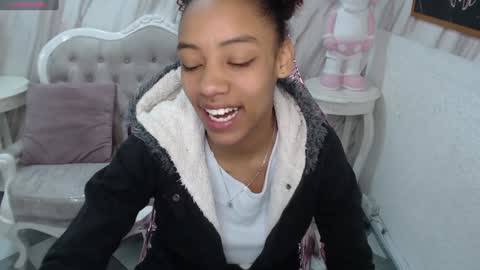 violeth_b online show from 12/12/24, 12:56