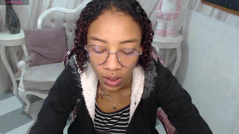 violeth_b online show from 12/17/24, 12:44