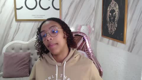 violeth_b online show from 12/18/24, 12:38