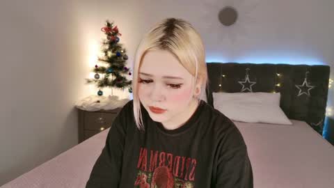 vivian_meow online show from 12/20/24, 08:47