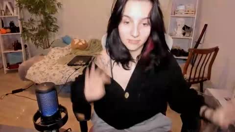 vivian_qwerty online show from 12/22/24, 12:54