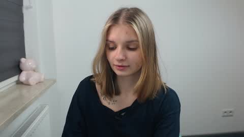 vivien_slender online show from 12/09/24, 10:35