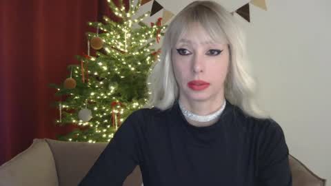 White Queen online show from 12/22/24, 11:08