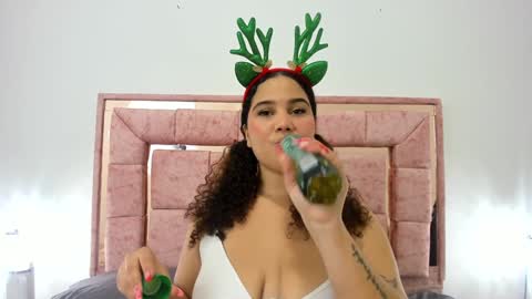 zoee_lov online show from 12/28/24, 02:48