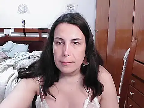 LauraVicttoria361215 online show from 12/14/24, 12:00