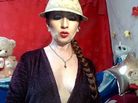 hottieperla online show from 11/10/24, 07:46