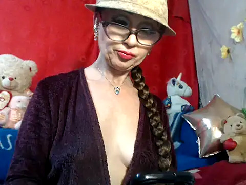 hottieperla online show from 12/21/24, 04:01